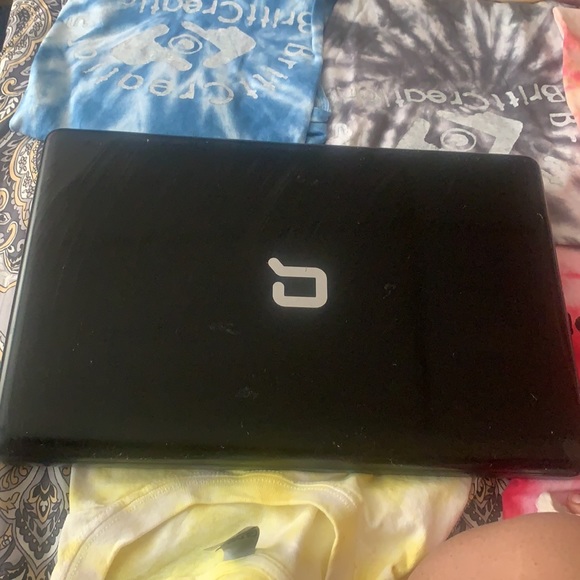 Compaq Presario CQ57 Laptop - Picture 2 of 4